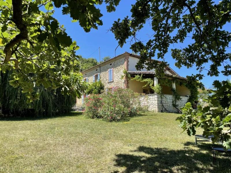 Maison en pierre - 253 m² - 9 pièces