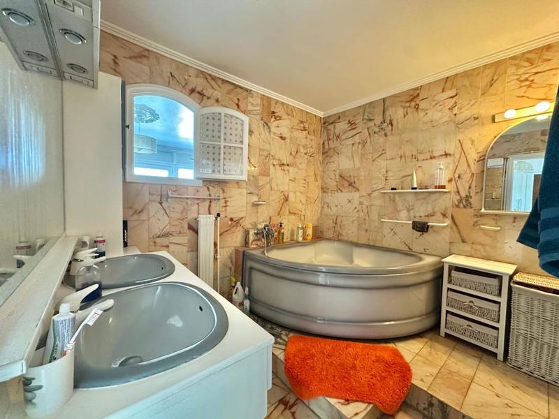 Appartement - 115 m² - 4 pièces