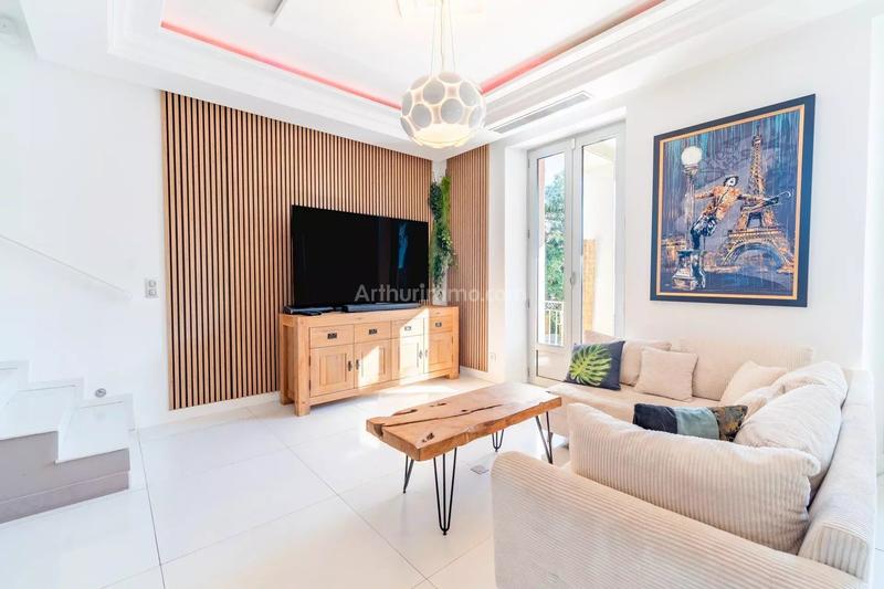 Maison - 400 m² - 7 pièces