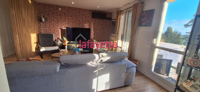 Appartement - 95 m² - 6 pièces