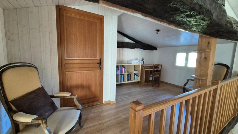 Maison - 239 m² - 8 pièces