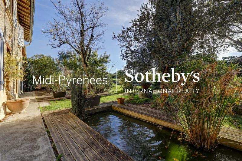 Maison - 356 m² - 10 pièces