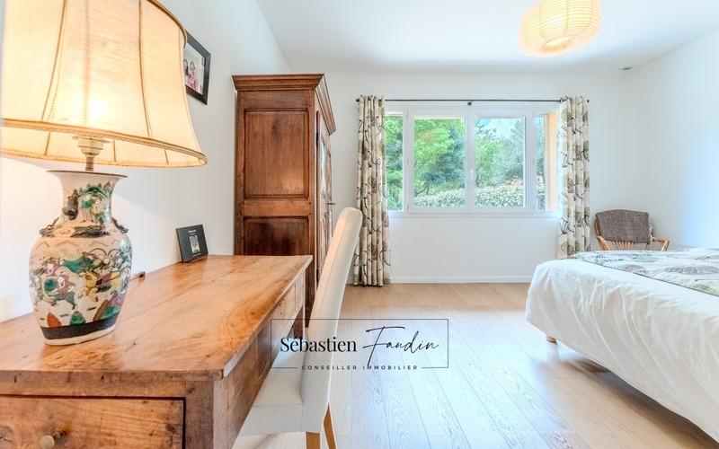 Maison - 262 m² - 8 pièces