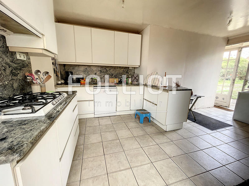 Maison - 230 m² - 10 pièces