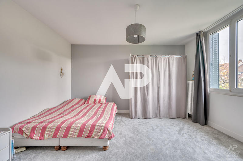 Maison - 206 m² - 10 pièces