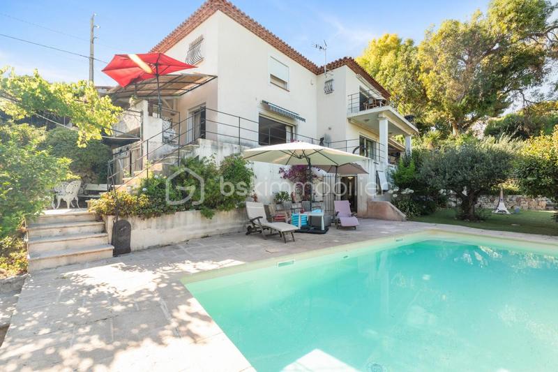 Villa - 312 m² - 7 pièces