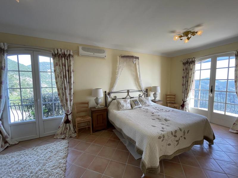 Villa - 168 m² - 6 pièces