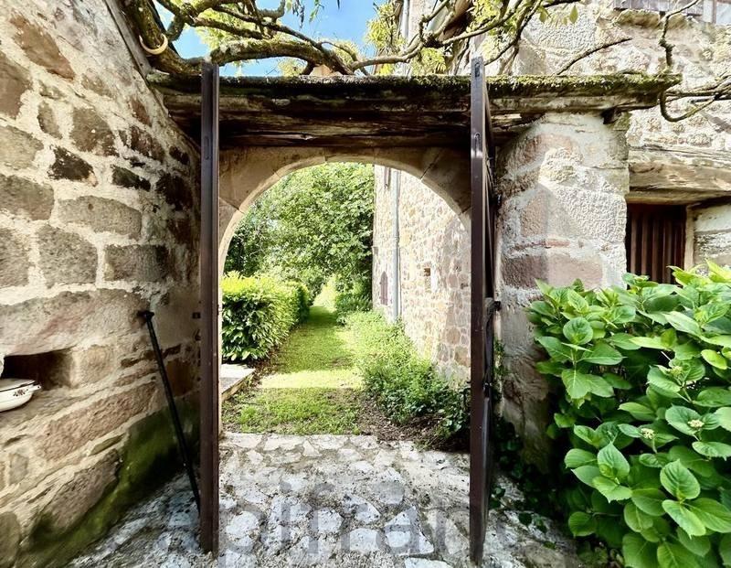 Propriété - 630 m² - 18 pièces