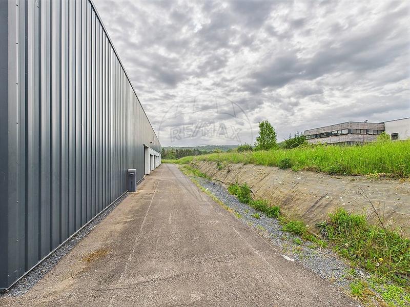 Local commercial - 1 260 m² - 10 pièces