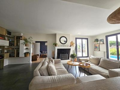 Maison - 273 m² - 10 pièces