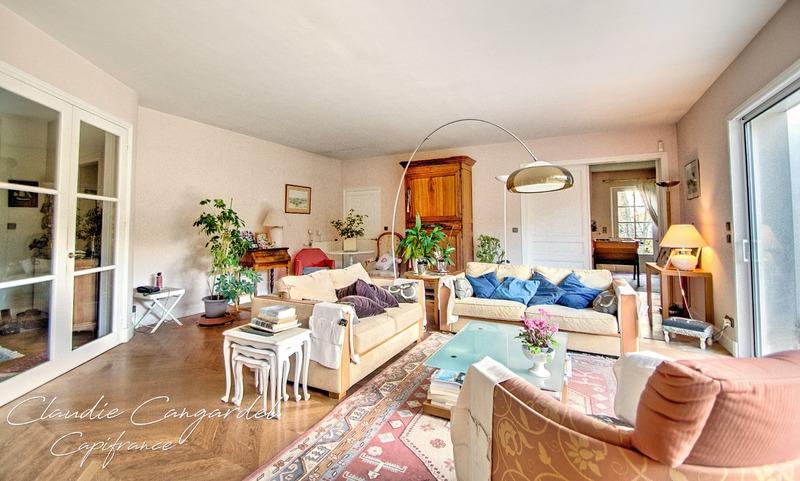 Propriété - 252 m² - 7 pièces