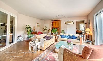 Propriété - 252 m² - 7 pièces