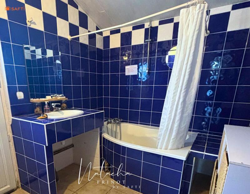 Maison - 210 m² - 7 pièces