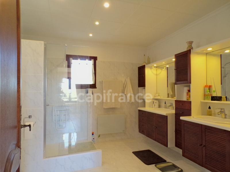 Villa - 341 m² - 8 pièces