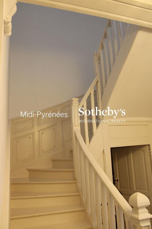 Maison de ville - 385 m² - 15 pièces