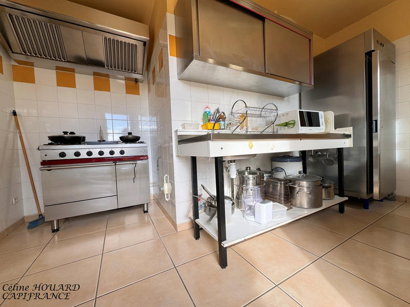 Maison - 270 m² - 9 pièces