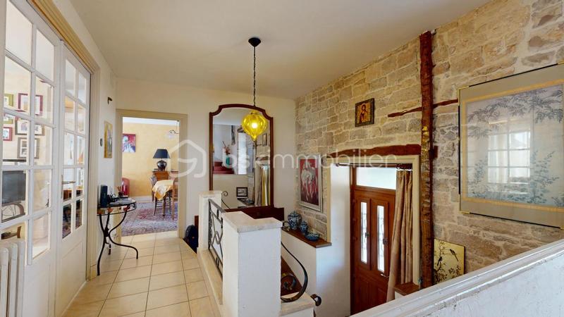 Maison - 241 m² - 8 pièces