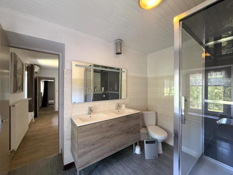 Maison - 231 m² - 6 pièces