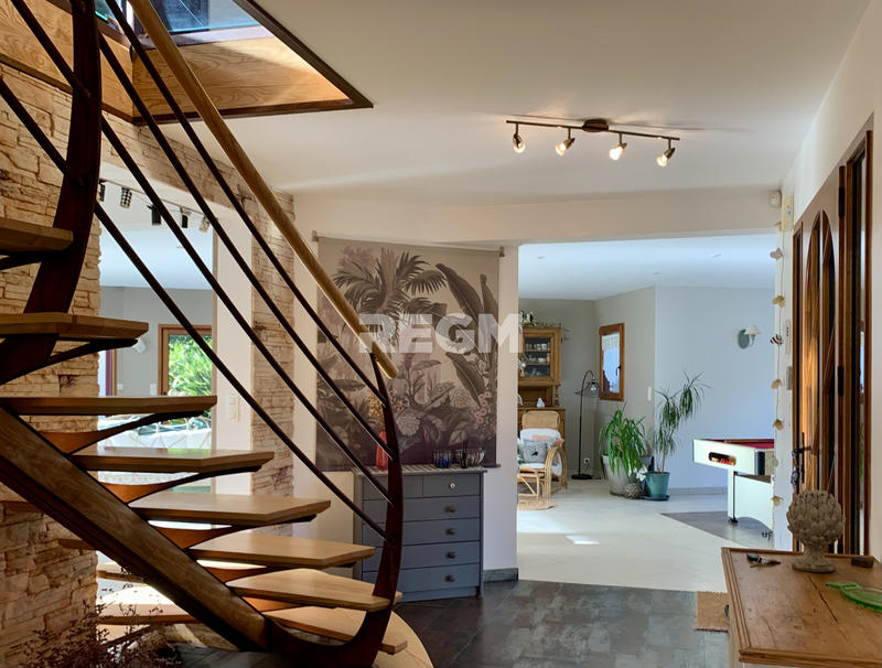 Propriété - 323 m² - 10 pièces