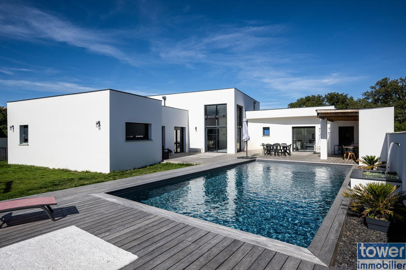 Maison - 200 m² - 6 pièces