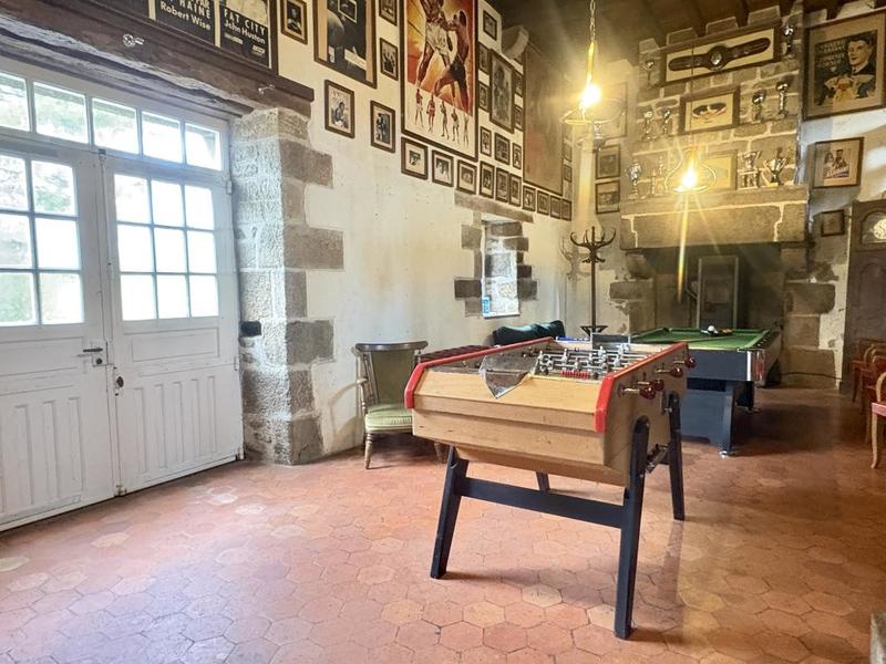 Maison - 245 m² - 40 pièces