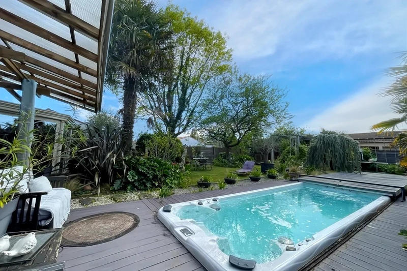 Maison - 180 m² - 8 pièces