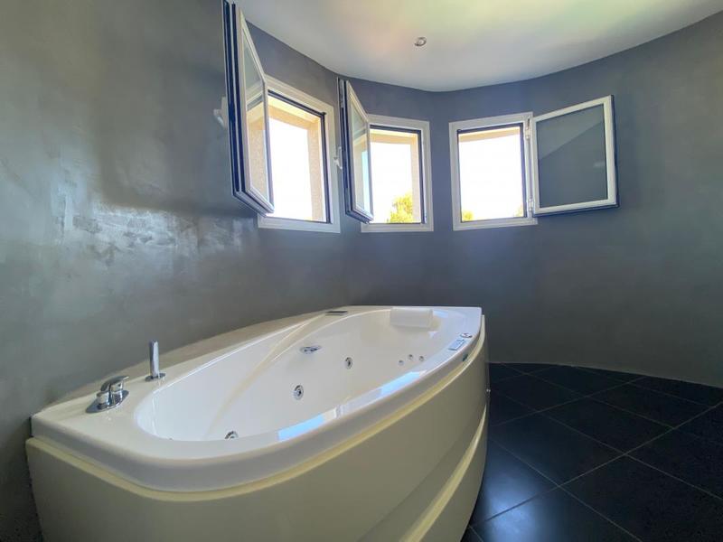 Villa - 180 m² - 6 pièces