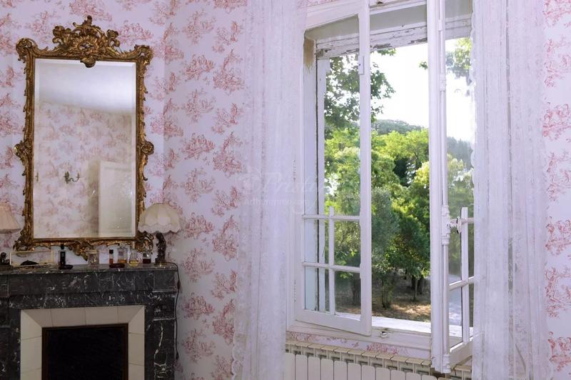 Maison - 300 m² - 11 pièces