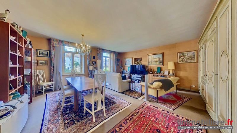 Maison - 370 m² - 12 pièces