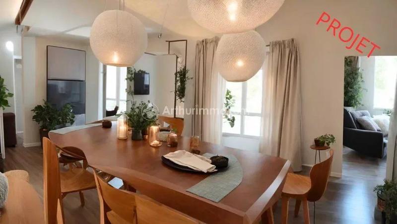 Maison - 202 m² - 7 pièces