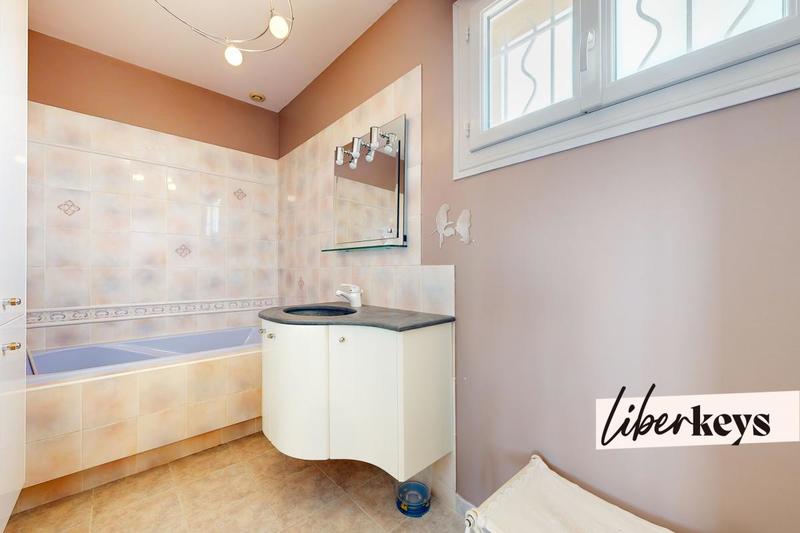 Maison - 182 m² - 6 pièces