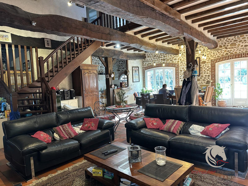 Maison - 530 m² - 21 pièces