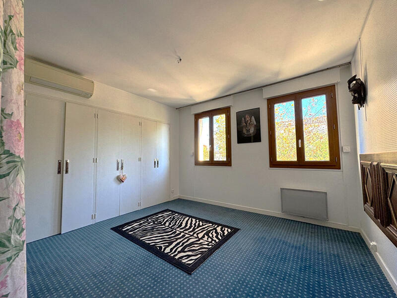 Immeuble - 80 m² - 10 pièces