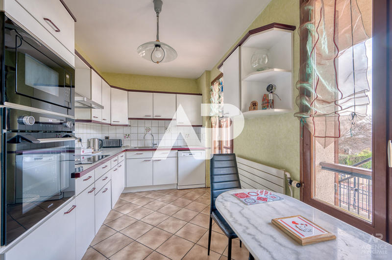 Maison - 171 m² - 7 pièces