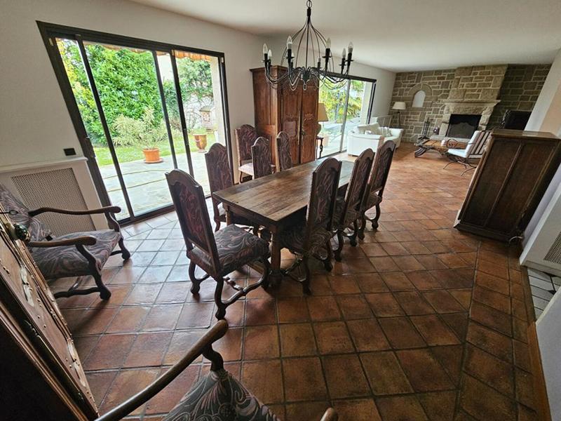 Maison - 152 m² - 9 pièces