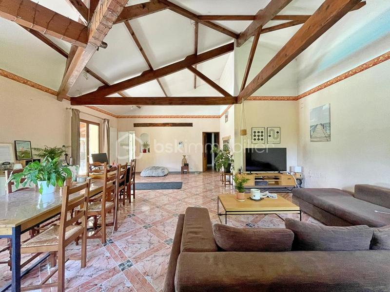 Maison traditionnelle - 270 m² - 7 pièces