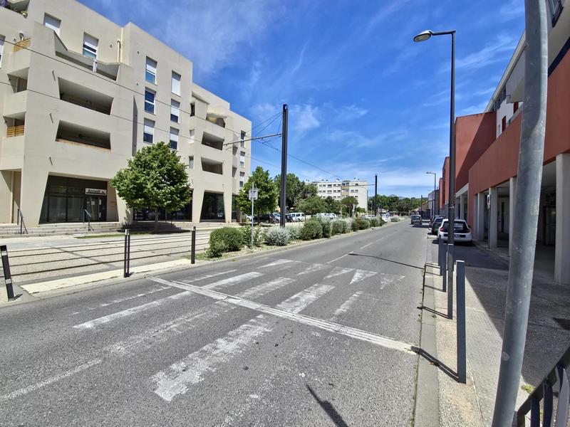 Local commercial - 75 m² - 1 pièce