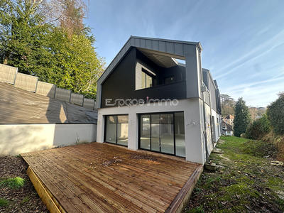 Maison - 200 m² - 6 pièces