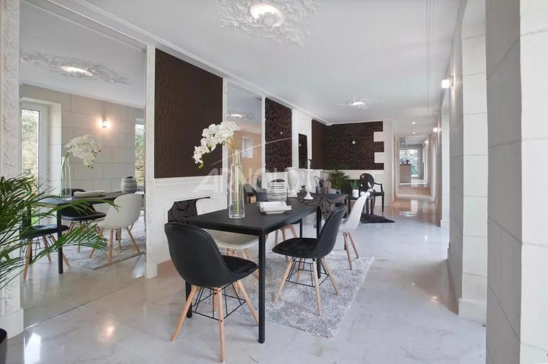 Maison - 236 m² - 10 pièces