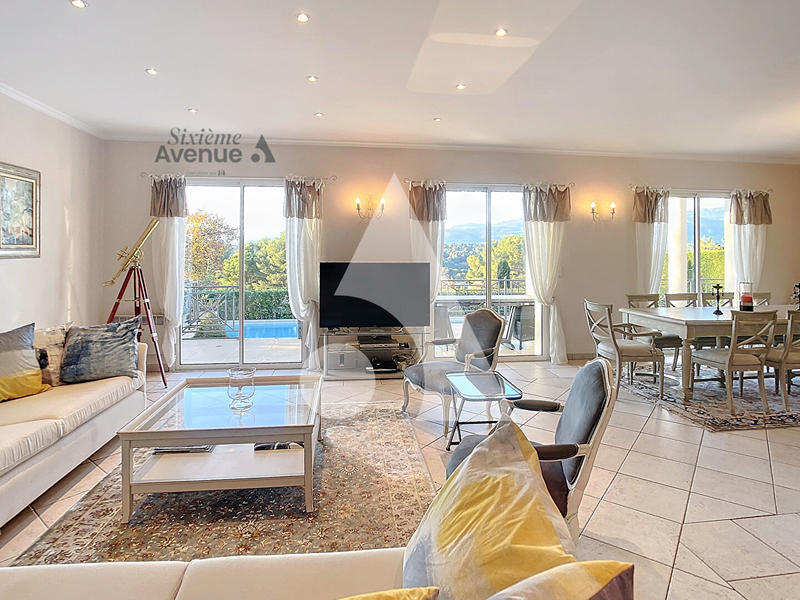 Villa - 247 m² - 7 pièces