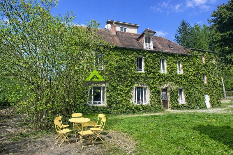 Maison - 330 m² - 13 pièces