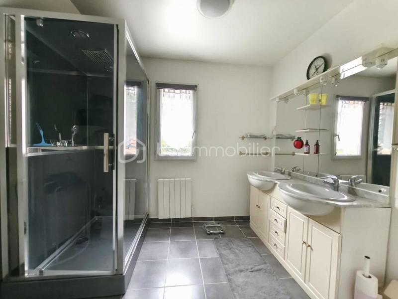 Maison - 213 m² - 8 pièces