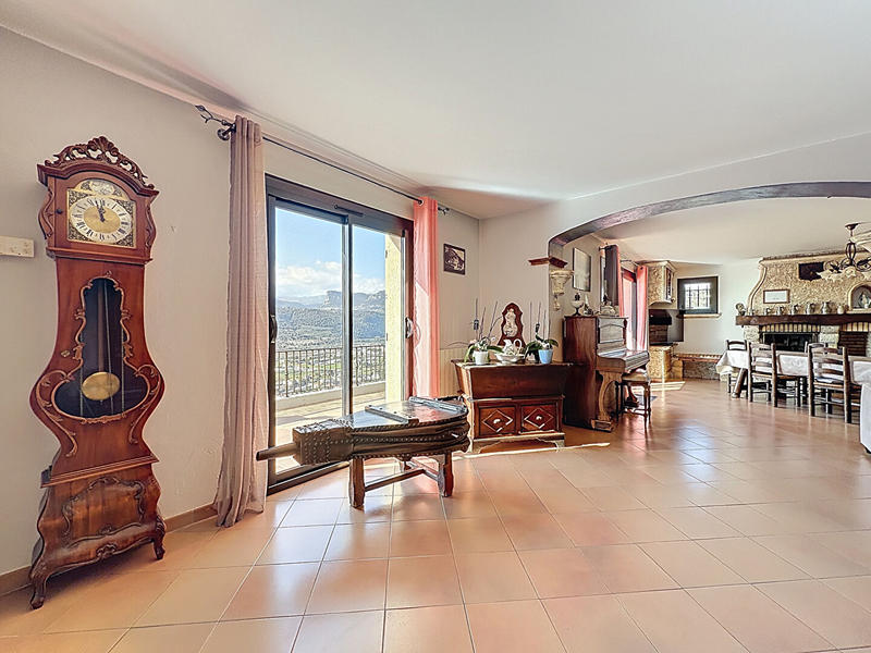 Maison - 251 m² - 9 pièces