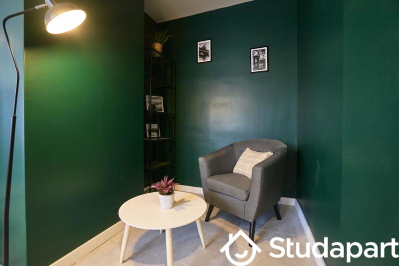 Chambre - 11 m² - 1 pièce