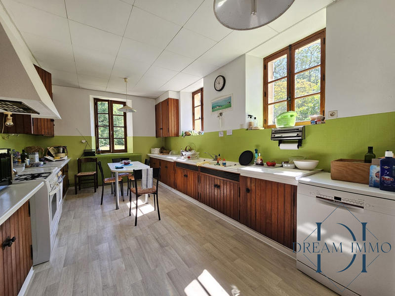 Maison - 420 m² - 11 pièces