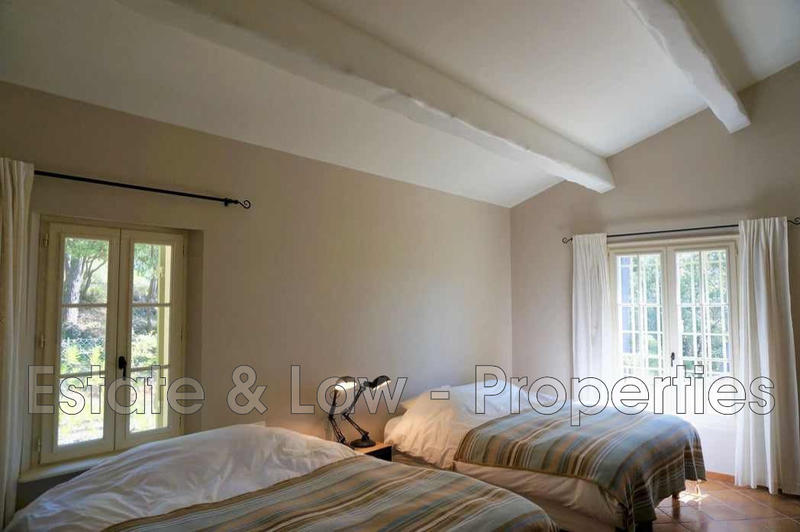 Maison - 220 m² - 7 pièces