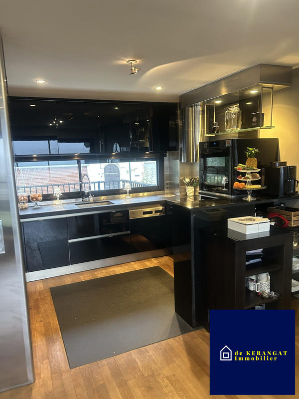 Maison contemporaine - 212 m² - 8 pièces