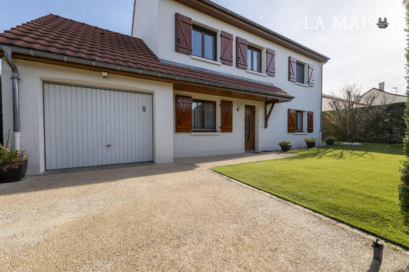 Maison traditionnelle - 136 m² - 7 pièces