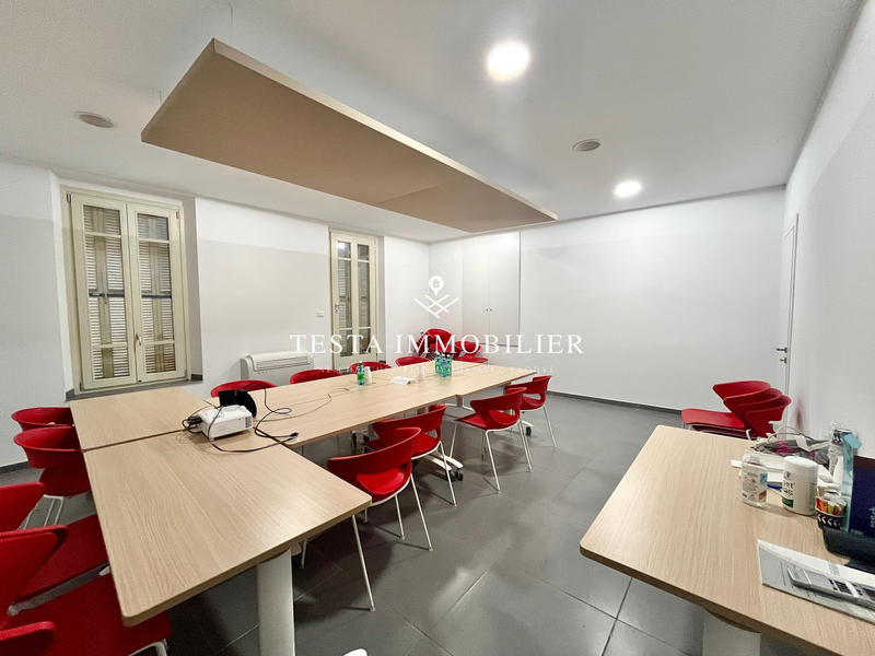 Appartement - 201 m² - 8 pièces