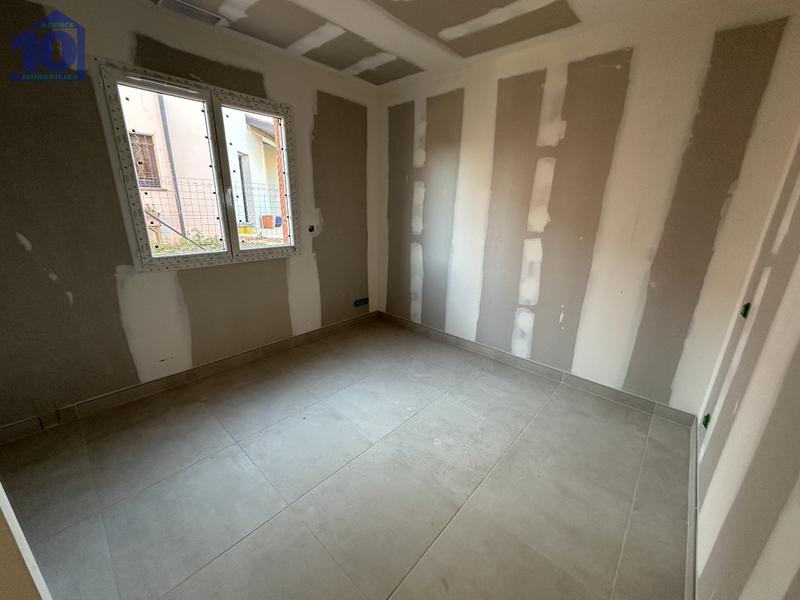 Maison - 98 m² - 4 pièces